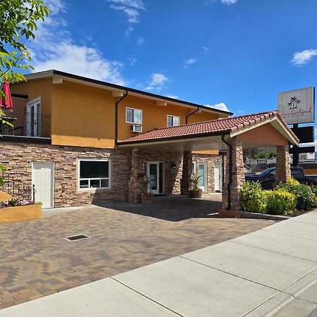 Sahara Courtyard Inn & Suites Osoyoos Exterior photo